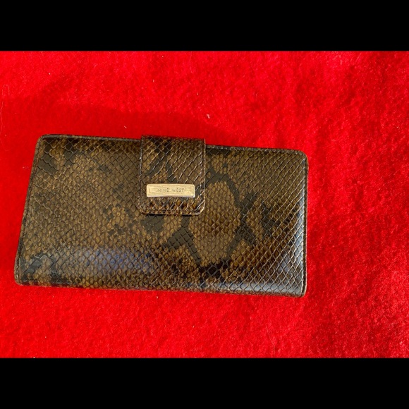 Nine West python design style wallet - Picture 4 of 9